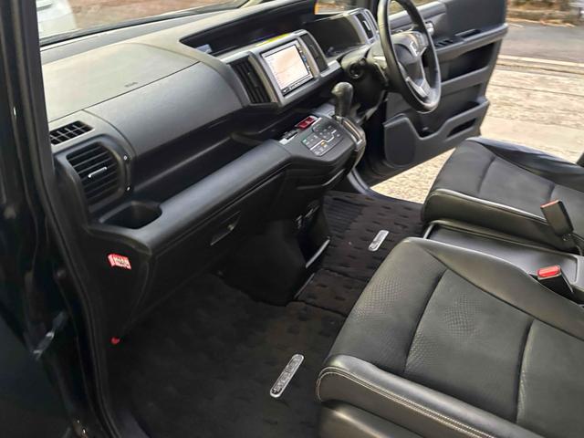 ステップワゴンスパーダ Z クールスピリット ドライブレコーダー ETC ナビ オートクルーズコントロール 両側電動スライドドア HID スマートキー アイドリングストップ 電動格納ミラー 3列シート CVT アルミホイール 盗難防止システム(8枚目)