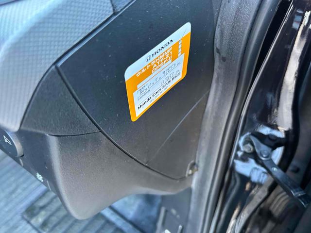 フリードハイブリッド ジャストセレクション　オートクルーズコントロール　両側スライド・片側電動　ＨＩＤ　スマートキー　アイドリングストップ　電動格納ミラー　ウォークスルー　ＣＶＴ　アルミホイール　ＣＤ　ＵＳＢ　ミュージックプレイヤー接続可（35枚目）