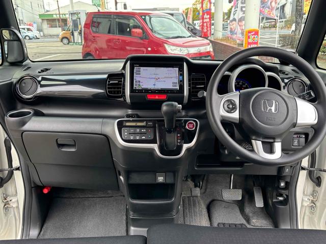 Ｎ－ＢＯＸカスタム Ｇ・Ｌパッケージ　バックカメラ　両側スライド・片側電動　ナビ　ＨＩＤ　スマートキー　アイドリングストップ　電動格納ミラー　ベンチシート　ＣＶＴ　盗難防止システム　ＡＢＳ　ＥＳＣ　アルミホイール　エアコン（2枚目）