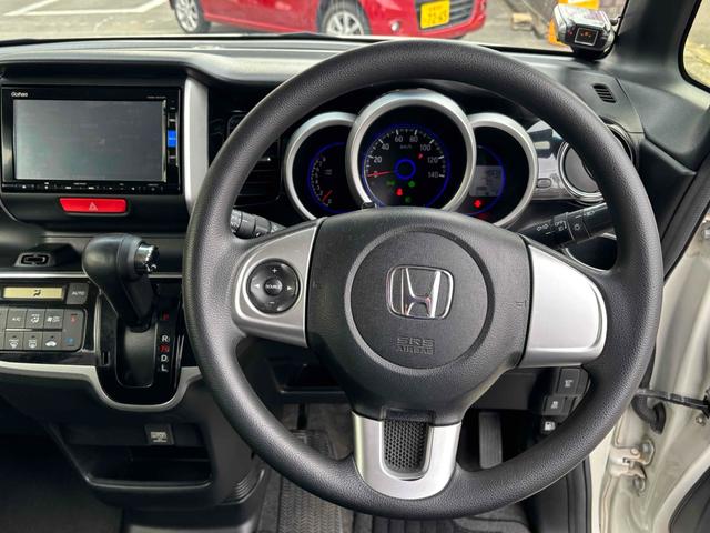 Ｎ－ＢＯＸカスタム Ｇ・Ｌパッケージ　バックカメラ　両側スライド・片側電動　ナビ　ＨＩＤ　スマートキー　アイドリングストップ　電動格納ミラー　ベンチシート　ＣＶＴ　盗難防止システム　ＡＢＳ　ＥＳＣ　アルミホイール　エアコン（3枚目）