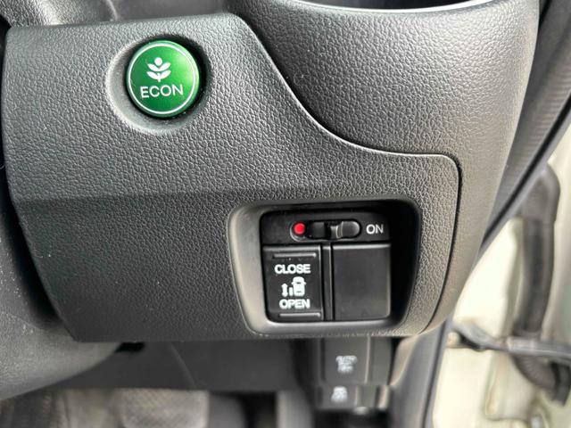 Ｎ－ＢＯＸカスタム Ｇ・Ｌパッケージ　バックカメラ　両側スライド・片側電動　ナビ　ＨＩＤ　スマートキー　アイドリングストップ　電動格納ミラー　ベンチシート　ＣＶＴ　盗難防止システム　ＡＢＳ　ＥＳＣ　アルミホイール　エアコン（6枚目）