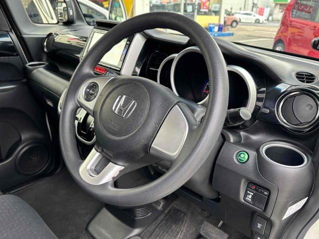 Ｎ－ＢＯＸカスタム Ｇ・Ｌパッケージ　バックカメラ　両側スライド・片側電動　ナビ　ＨＩＤ　スマートキー　アイドリングストップ　電動格納ミラー　ベンチシート　ＣＶＴ　盗難防止システム　ＡＢＳ　ＥＳＣ　アルミホイール　エアコン（9枚目）