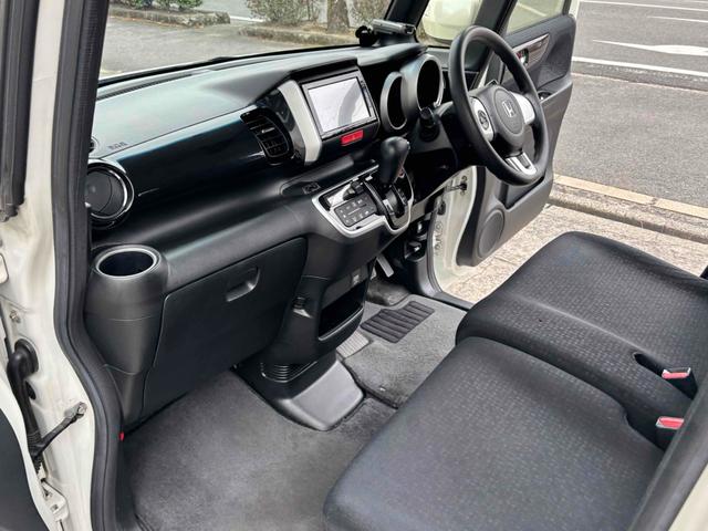 Ｎ－ＢＯＸカスタム Ｇ・Ｌパッケージ　バックカメラ　両側スライド・片側電動　ナビ　ＨＩＤ　スマートキー　アイドリングストップ　電動格納ミラー　ベンチシート　ＣＶＴ　盗難防止システム　ＡＢＳ　ＥＳＣ　アルミホイール　エアコン（11枚目）