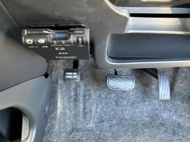 ワゴンＲスティングレー Ｘ　ＥＴＣ　ナビ　ＴＶ　衝突被害軽減システム　ＨＩＤ　スマートキー　アイドリングストップ　シートヒーター　ベンチシート　ＣＶＴ　盗難防止システム　ＡＢＳ　ＥＳＣ　アルミホイール　衝突安全ボディ　エアコン（7枚目）