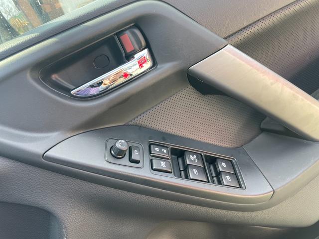 フォレスター ２．０ＸＴ　アイサイト　本革シート　４ＷＤ　バックカメラ　オートクルーズコントロール　パワーシート　衝突被害軽減システム　ターボ　ナビ　ＴＶ　オートライト　ＨＩＤ　電動リアゲート　アルミホイール　スマートキー　電動格納ミラー（14枚目）