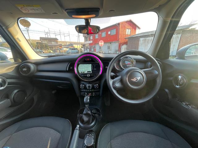 ＭＩＮＩ ワン　ナビ　オートクルーズコントロール　アルミホイール　スマートキー　アイドリングストップ　電動格納ミラー　ＡＴ　盗難防止システム　ＡＢＳ　ＥＳＣ　エアコン　パワーステアリング　パワーウィンドウ（2枚目）