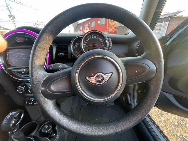 ＭＩＮＩ ワン　ナビ　オートクルーズコントロール　アルミホイール　スマートキー　アイドリングストップ　電動格納ミラー　ＡＴ　盗難防止システム　ＡＢＳ　ＥＳＣ　エアコン　パワーステアリング　パワーウィンドウ（3枚目）