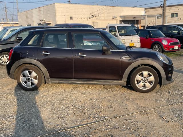 ＭＩＮＩ ワン　ナビ　オートクルーズコントロール　アルミホイール　スマートキー　アイドリングストップ　電動格納ミラー　ＡＴ　盗難防止システム　ＡＢＳ　ＥＳＣ　エアコン　パワーステアリング　パワーウィンドウ（14枚目）