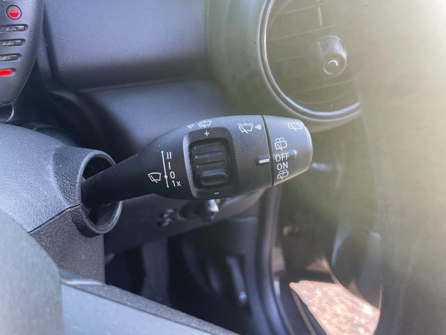 ＭＩＮＩ ワン　ナビ　オートクルーズコントロール　アルミホイール　スマートキー　アイドリングストップ　電動格納ミラー　ＡＴ　盗難防止システム　ＡＢＳ　ＥＳＣ　エアコン　パワーステアリング　パワーウィンドウ（22枚目）