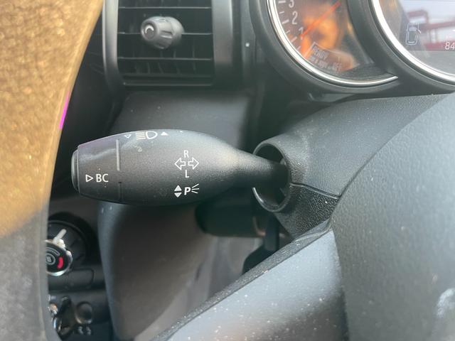 ＭＩＮＩ ワン　ナビ　オートクルーズコントロール　アルミホイール　スマートキー　アイドリングストップ　電動格納ミラー　ＡＴ　盗難防止システム　ＡＢＳ　ＥＳＣ　エアコン　パワーステアリング　パワーウィンドウ（25枚目）