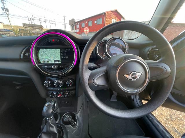 ＭＩＮＩ ワン　ナビ　オートクルーズコントロール　アルミホイール　スマートキー　アイドリングストップ　電動格納ミラー　ＡＴ　盗難防止システム　ＡＢＳ　ＥＳＣ　エアコン　パワーステアリング　パワーウィンドウ（26枚目）