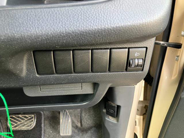 ＭＲワゴン Ｇ　バックカメラ　キーレスエントリー　電動格納ミラー　ベンチシート　ＣＶＴ　盗難防止システム　ＡＢＳ　ＣＤ　ＵＳＢ　衝突安全ボディ　エアコン　パワーステアリング　パワーウィンドウ（10枚目）