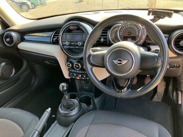 ＭＩＮＩ ワン　アルミホイール　スマートキー　アイドリングストップ　ＭＴ　盗難防止システム　ＡＢＳ　ＥＳＣ　エアコン　パワーステアリング　パワーウィンドウ　運転席エアバッグ（2枚目）