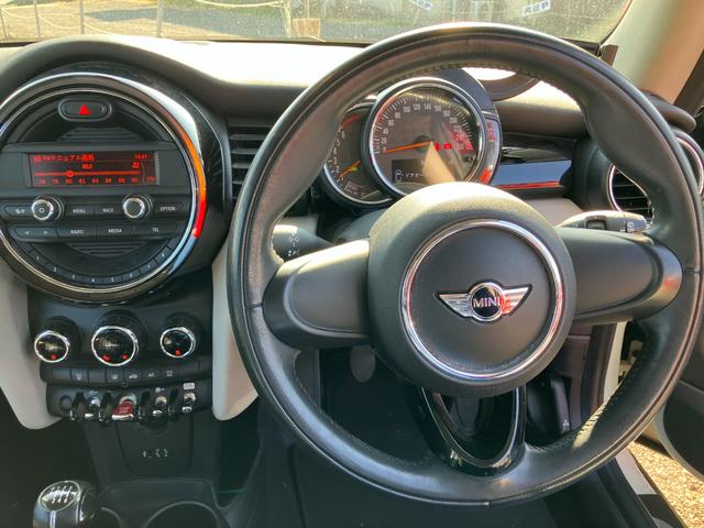 ＭＩＮＩ ワン　アルミホイール　スマートキー　アイドリングストップ　ＭＴ　盗難防止システム　ＡＢＳ　ＥＳＣ　エアコン　パワーステアリング　パワーウィンドウ　運転席エアバッグ（3枚目）