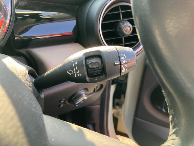 ＭＩＮＩ ワン　アルミホイール　スマートキー　アイドリングストップ　ＭＴ　盗難防止システム　ＡＢＳ　ＥＳＣ　エアコン　パワーステアリング　パワーウィンドウ　運転席エアバッグ（8枚目）