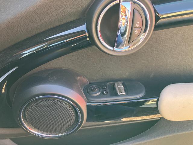 ＭＩＮＩ ワン　アルミホイール　スマートキー　アイドリングストップ　ＭＴ　盗難防止システム　ＡＢＳ　ＥＳＣ　エアコン　パワーステアリング　パワーウィンドウ　運転席エアバッグ（11枚目）