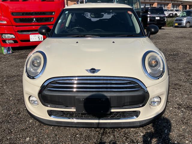 ＭＩＮＩ ワン　アルミホイール　スマートキー　アイドリングストップ　ＭＴ　盗難防止システム　ＡＢＳ　ＥＳＣ　エアコン　パワーステアリング　パワーウィンドウ　運転席エアバッグ（12枚目）