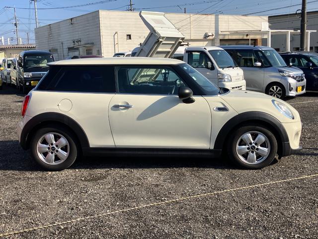 ＭＩＮＩ ワン　アルミホイール　スマートキー　アイドリングストップ　ＭＴ　盗難防止システム　ＡＢＳ　ＥＳＣ　エアコン　パワーステアリング　パワーウィンドウ　運転席エアバッグ（14枚目）