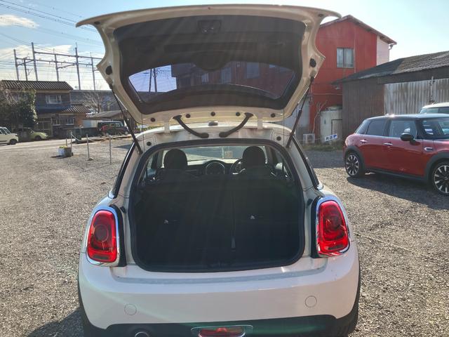 ＭＩＮＩ ワン　アルミホイール　スマートキー　アイドリングストップ　ＭＴ　盗難防止システム　ＡＢＳ　ＥＳＣ　エアコン　パワーステアリング　パワーウィンドウ　運転席エアバッグ（19枚目）