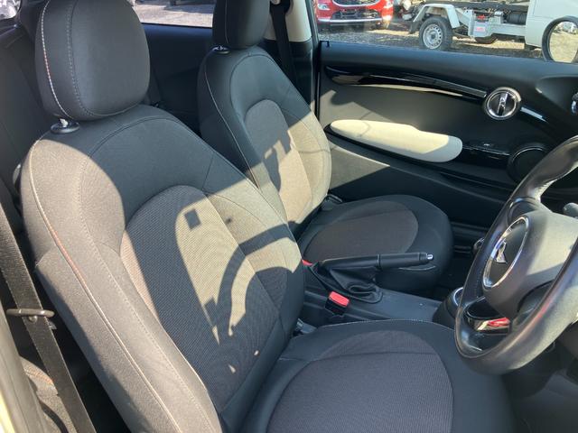 ＭＩＮＩ ワン　アルミホイール　スマートキー　アイドリングストップ　ＭＴ　盗難防止システム　ＡＢＳ　ＥＳＣ　エアコン　パワーステアリング　パワーウィンドウ　運転席エアバッグ（26枚目）