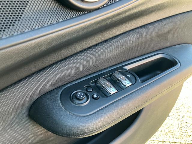 ＭＩＮＩ ワン　クラブマン　ドライブレコーダー　ＥＴＣ　ナビ　アルミホイール　オートライト　スマートキー　アイドリングストップ　電動格納ミラー　ＡＴ　ＡＢＳ　ＥＳＣ　ＵＳＢ　ミュージックプレイヤー接続可　エアコン（11枚目）