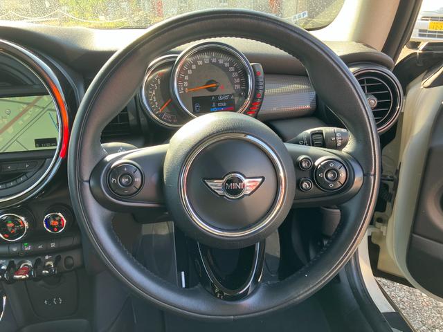 MINI クーパー ETC バックカメラ ナビ アルミホイール ターボ スマートキー アイドリングストップ AT 盗難防止システム ABS ESC エアコン パワーステアリング パワーウィンドウ 運転席エアバッグ(3枚目)