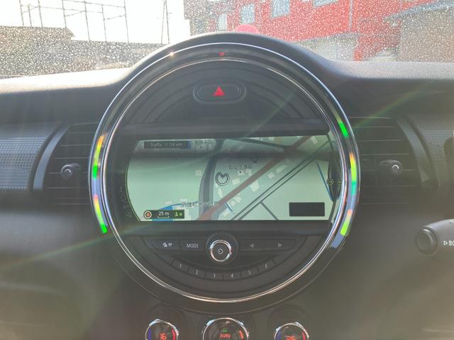 MINI クーパー ETC バックカメラ ナビ アルミホイール ターボ スマートキー アイドリングストップ AT 盗難防止システム ABS ESC エアコン パワーステアリング パワーウィンドウ 運転席エアバッグ(4枚目)