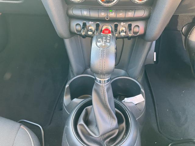 MINI クーパー ETC バックカメラ ナビ アルミホイール ターボ スマートキー アイドリングストップ AT 盗難防止システム ABS ESC エアコン パワーステアリング パワーウィンドウ 運転席エアバッグ(7枚目)