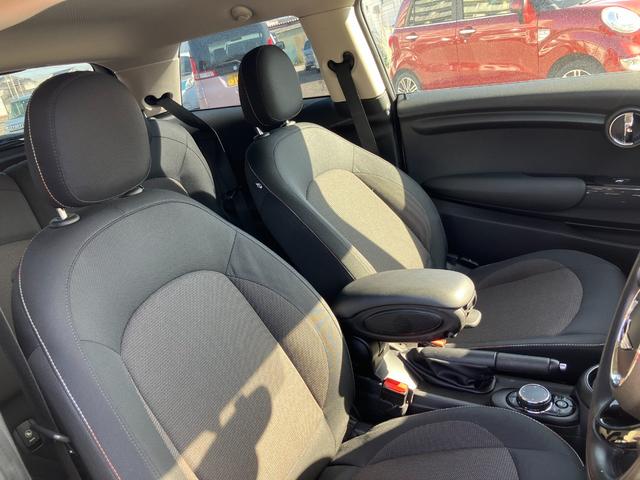 MINI クーパー ETC バックカメラ ナビ アルミホイール ターボ スマートキー アイドリングストップ AT 盗難防止システム ABS ESC エアコン パワーステアリング パワーウィンドウ 運転席エアバッグ(28枚目)