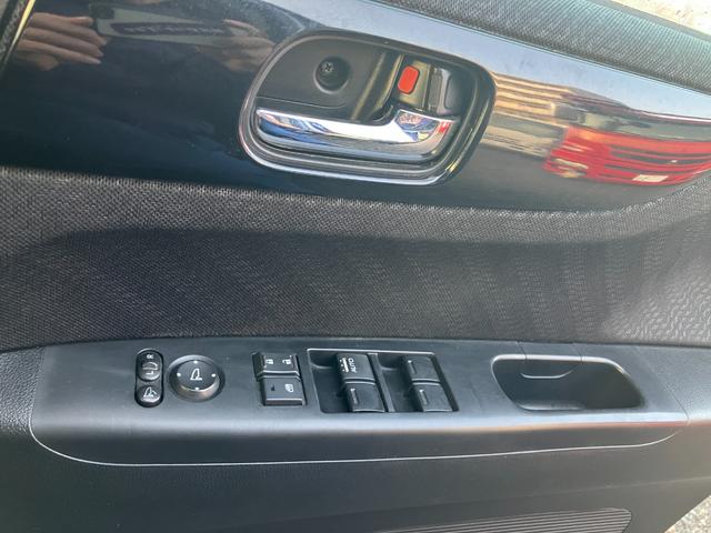 Ｎ－ＢＯＸ＋カスタム Ｇ・ターボパッケージ　バックカメラ　両側電動スライドドア　ナビ　ＴＶ　オートクルーズコントロール　オートライト　ＨＩＤ　スマートキー　アイドリングストップ　電動格納ミラー　ベンチシート　ＣＶＴ　盗難防止システム　ＡＢＳ（11枚目）