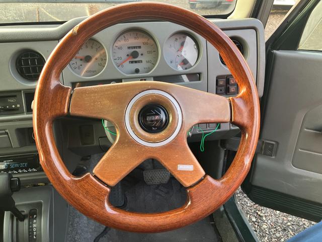 ジムニー ワイルドウインド　４ＷＤ　ＡＴ　ＣＤ　アルミホイール　エアコン（3枚目）