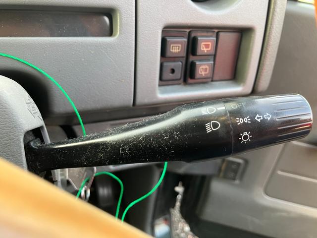 ジムニー ワイルドウインド　４ＷＤ　ＡＴ　ＣＤ　アルミホイール　エアコン（7枚目）