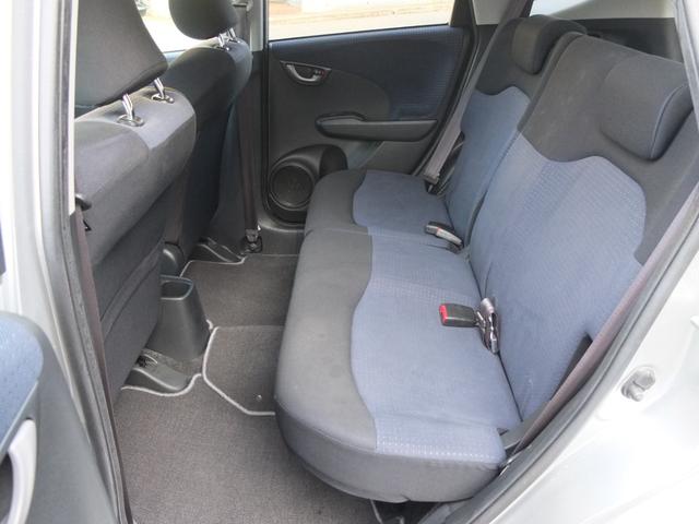 フィット Ｇスマートセレクション　車検Ｒ９年７月　純正ナビ装備車　バックカメラ　ＴＶ　ＣＤ　スマートキー　ＬＥＤヘッドライト　ポジション　ナンバー灯ＬＥＤ　ビルトインＥＴＣ　保証書　整備記録簿　取説　スペアキー（30枚目）