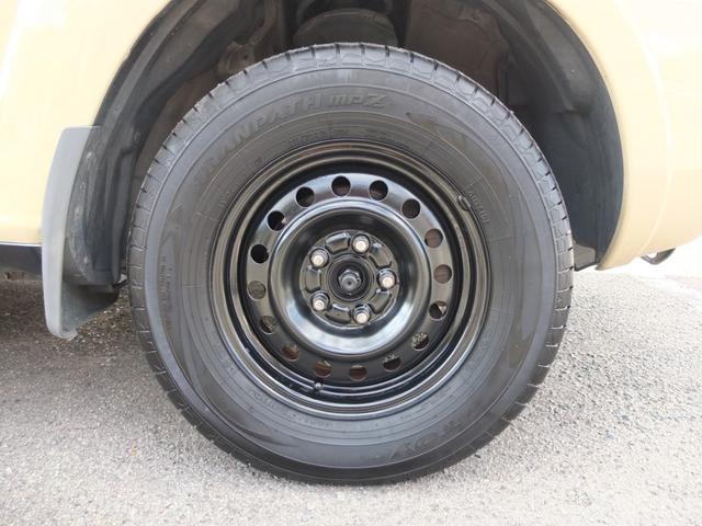 �z�C�[���̓u���b�N�y�C���g�{�H���Ă���܂��B�^�C���͂S�{���ɂs�n�x�n���Ŏc�a����W��������܂��B