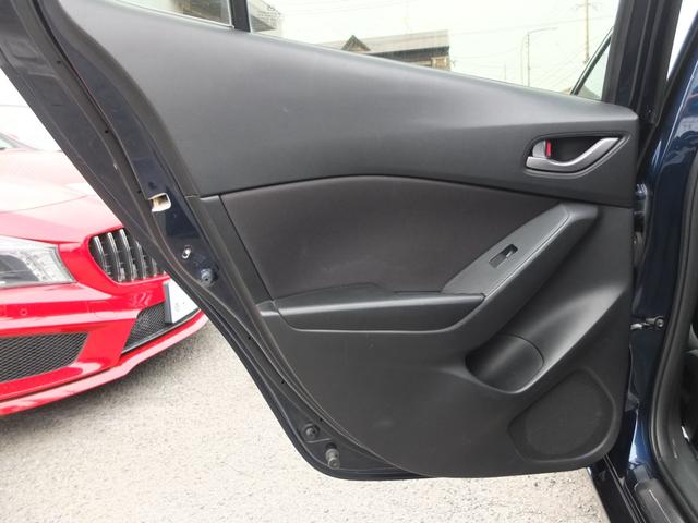 ��ȃh�A�C���i�[�ł��B