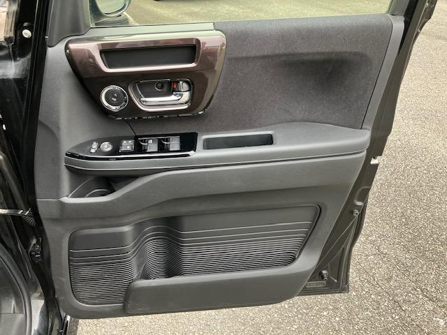 Ｎ－ＢＯＸカスタム Ｇ・Ｌターボホンダセンシング　衝突軽減ブレーキ　社外ナビ　バックカメラ　ＥＴＣ　両側パワスラ　クルーズコントロール　レーンキープアシスト　ハーフレザーシート　ＬＥＤヘッドライト　フォグランプ　ウィンカーミラー　オートライト（40枚目）