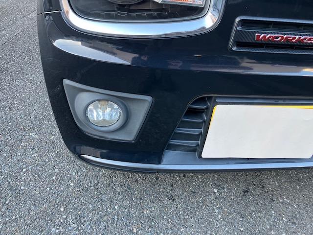 アルトワークス ベースグレード　５速車　社外ナビ　フルセグＴＶ　バックカメラ　ＥＴＣ　純正レカロシート　ウィンカーミラー　スマートキーＸ２（7枚目）