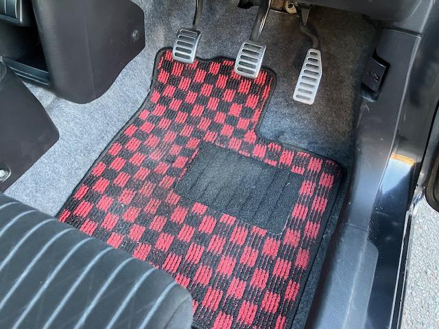 アルトワークス ベースグレード　５速車　社外ナビ　フルセグＴＶ　バックカメラ　ＥＴＣ　純正レカロシート　ウィンカーミラー　スマートキーＸ２（40枚目）