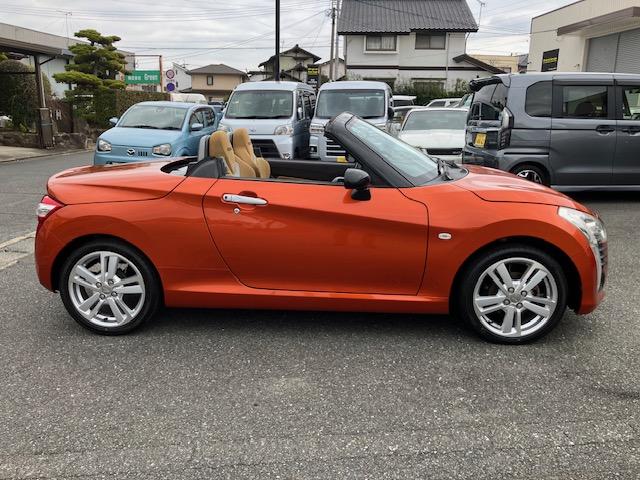 コペン ローブ　Ｓ　５速ＭＴ　ターボ　純正レカロ　シートヒーター　ビルシュタイン足廻り　社外ナビ　フルセグＴＶ　ＥＴＣ　スマートキー　ＬＥＤヘッドライト　純正１６ＡＷ　電動オープン問題無し！　エンジンマウント交換済！（7枚目）