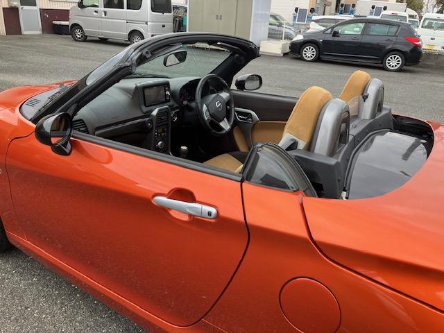 コペン ローブ　Ｓ　５速ＭＴ　ターボ　純正レカロ　シートヒーター　ビルシュタイン足廻り　社外ナビ　フルセグＴＶ　ＥＴＣ　スマートキー　ＬＥＤヘッドライト　純正１６ＡＷ　電動オープン問題無し！　エンジンマウント交換済！（11枚目）