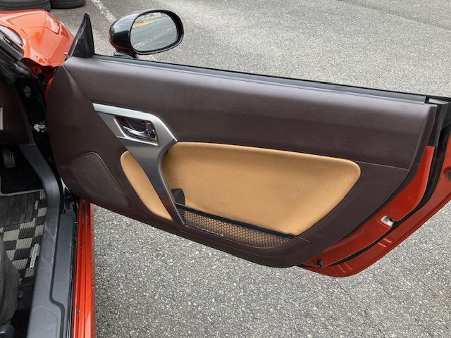 コペン ローブ　Ｓ　５速ＭＴ　ターボ　純正レカロ　シートヒーター　ビルシュタイン足廻り　社外ナビ　フルセグＴＶ　ＥＴＣ　スマートキー　ＬＥＤヘッドライト　純正１６ＡＷ　電動オープン問題無し！　エンジンマウント交換済！（36枚目）