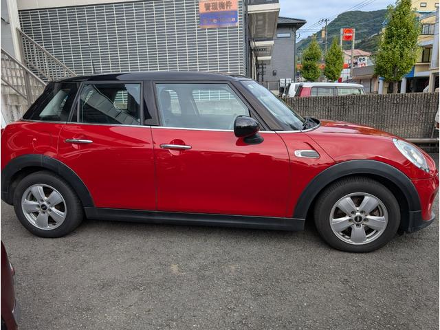 ＭＩＮＩ クーパー　クーパー（５名）　禁煙　ナビ　Ｂｌｕｅｔｏｏｔｈ接続　スマートキー（4枚目）