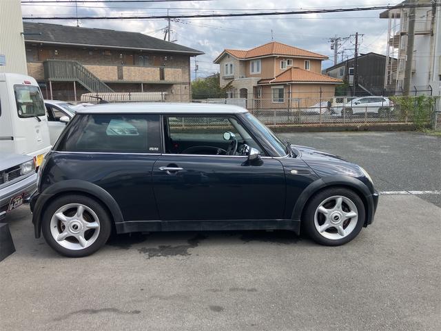ＭＩＮＩ 　右ハンドル　エアコン　パワステ　パワーウィンドウ　ＡＢＳ　運転席エアバッグ　助手席エアバッグ　盗難防止システム（10枚目）