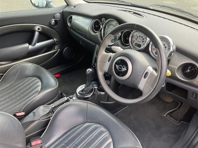 ＭＩＮＩ 　右ハンドル　エアコン　パワステ　パワーウィンドウ　ＡＢＳ　運転席エアバッグ　助手席エアバッグ　盗難防止システム（12枚目）
