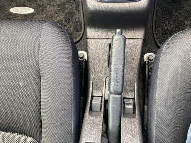 コペン アクティブトップ　電動オープン　Ｂｌｕｅｔｏｏｔｈ　キーレスエントリー　車検２年付　純正アルミホイール　ＡＢＳ　運転席助手席エアバック（7枚目）