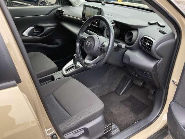ヤリスクロス ハイブリッドＧ　純正ナビ地デジＴＶ／Ｂｌｕｅｔｏｏｔｈ／車検２年付／全方位カメラ／ブラインドスポットモニター／ＥＴＣ２．０／クリアランスソナー／デイライト／ＬＥＤヘッドライト／衝突軽減ブレーキ／レーンアシスト（14枚目）