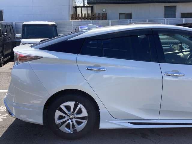 プリウス S フルエアロ/LEDヘッドライト/デイライト/純正ナビ地デジTV/Bluetooth/バックカメラ/車検2年付/ドライブレコーダー/ETC/スマートキー/プッシュスターター(6枚目)