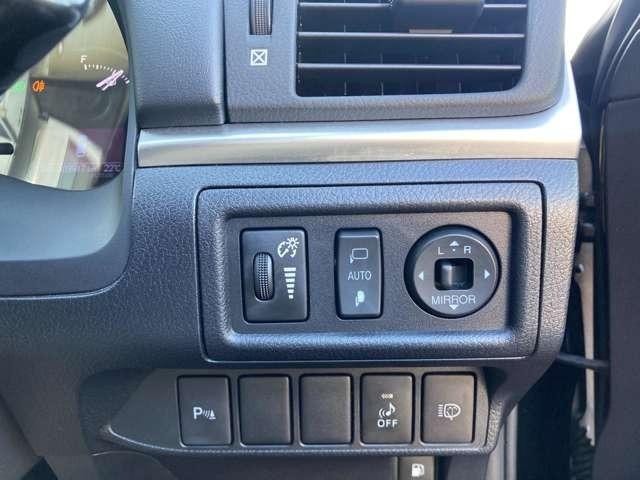 ＣＴ ＣＴ２００ｈ　クリエイティブ　テキスタイルインテリア　純正ナビ地デジＴＶ　バックカメラ　Ｂｌｕｅｔｏｏｔｈ　革シート　スマートキー　ＥＴＣ　プッシュスターター　ＬＥＤヘッドライト　ローダウン　アルミ（8枚目）