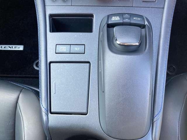 ＣＴ ＣＴ２００ｈ　クリエイティブ　テキスタイルインテリア　純正ナビ地デジＴＶ　バックカメラ　Ｂｌｕｅｔｏｏｔｈ　革シート　スマートキー　ＥＴＣ　プッシュスターター　ＬＥＤヘッドライト　ローダウン　アルミ（12枚目）