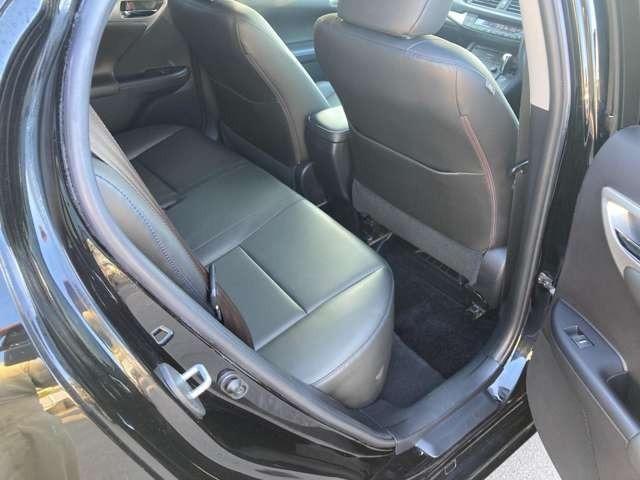 ＣＴ ＣＴ２００ｈ　クリエイティブ　テキスタイルインテリア　純正ナビ地デジＴＶ　バックカメラ　Ｂｌｕｅｔｏｏｔｈ　革シート　スマートキー　ＥＴＣ　プッシュスターター　ＬＥＤヘッドライト　ローダウン　アルミ（18枚目）